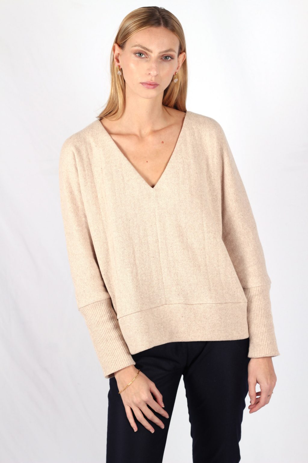 Pull beige femme col V en coton fabriqué en France ATODE